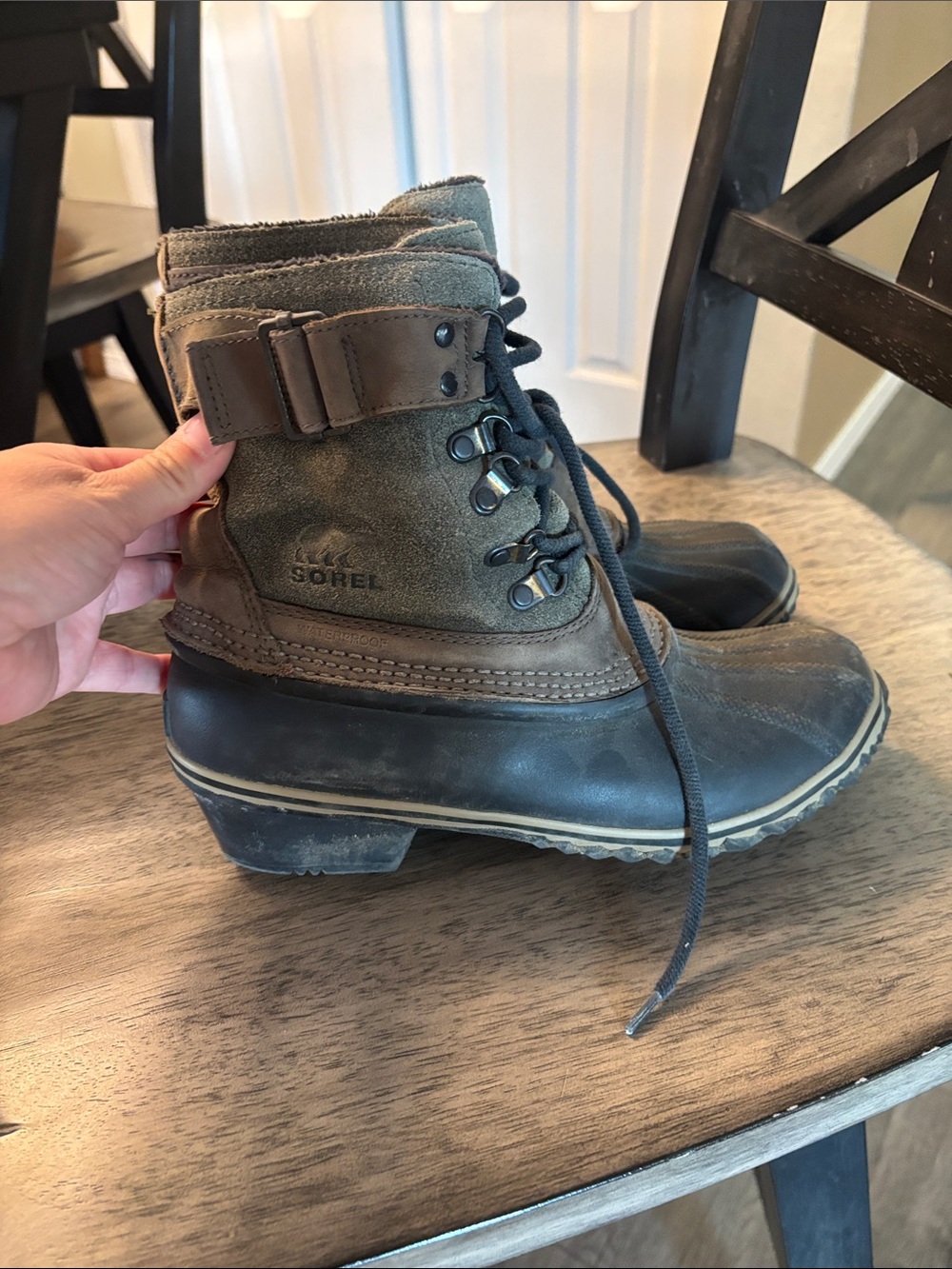 Sorel Women's Brown and Black Lace-Up Winter Rain Boots